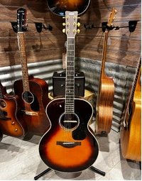 *Scratch & Dent* Yamaha LJ6 ARE BS Solid Top Medium Jumbo Acoustic w/ Pickup Brown Sunburst